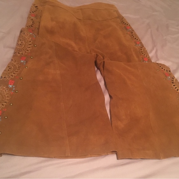 Free People Suede/Crochet Beautiful Daze Flare pants. Size 10 NO FLAWS RARE - Picture 7 of 13